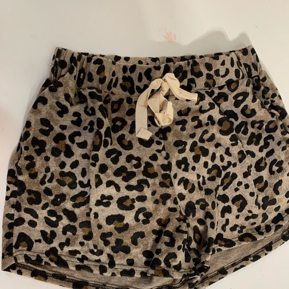 Chic Nation Pants - New comfy leopard shorts
